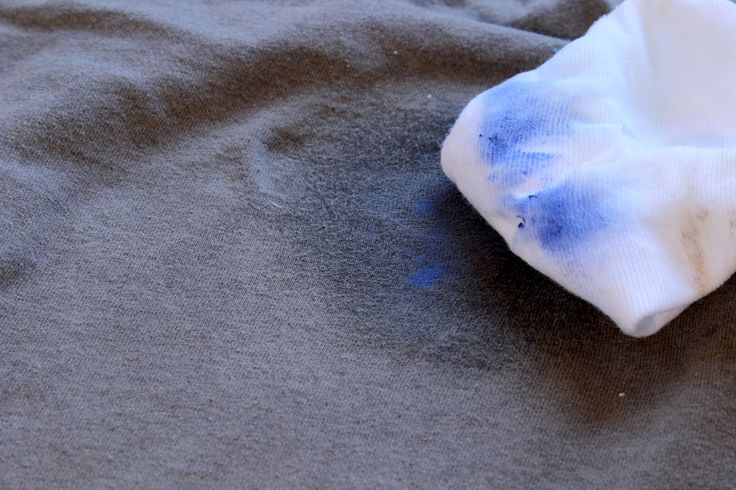 Tips to remove Acrylic paint out of clothes when dry