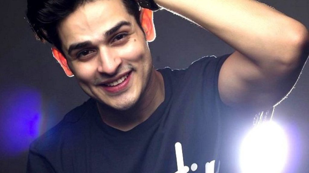 Priyank sharma posing cute