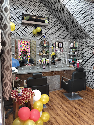 Kaya Kalp Beauty Studio (Best makeup artist kota) Delhi Certified artist