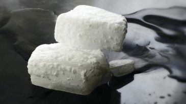 Dry ice vs. Regular ice Difference