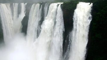 10 Must-See Waterfalls in India This Monsoon Season