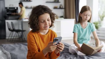 How to Avoid Mobile Addiction and Reduce Screen Time in Daily Life