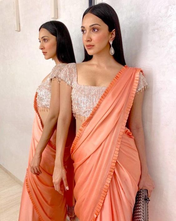 mirror reflection in Saree