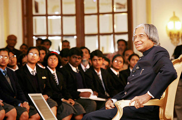 dr kalam with students